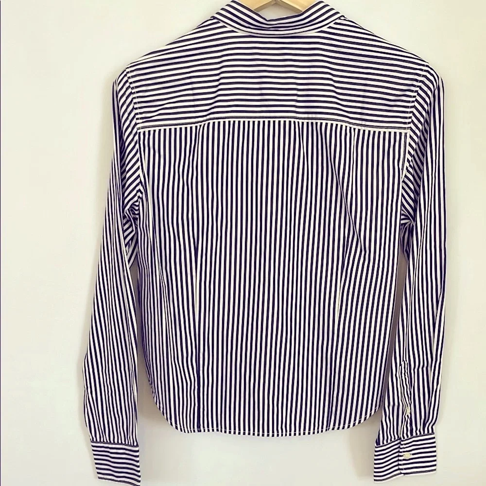 NWT GAP Women's Striped Button Down Shirt - Navy and White Size L - Picture 3 of 6